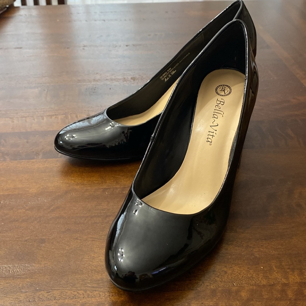 Bella Vita Black Patent Leather Block Heel Pumps Shoes New 8.5 M